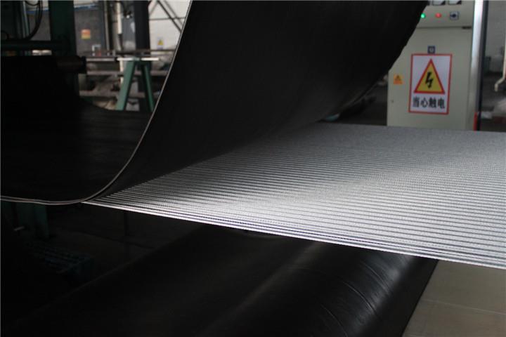 簡(jiǎn)述鋼絲繩芯輸送帶運(yùn)行期間的注意事項(xiàng)(圖1) 簡(jiǎn)述鋼絲繩芯輸送帶運(yùn)行期間的注意事項(xiàng)(圖1)